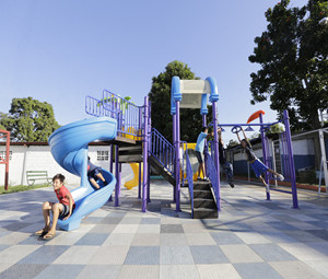 Parque infantil ao ar livre na Líbia