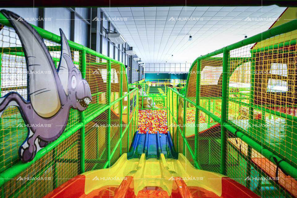 Caso de instalação de playground interno da Tailândia