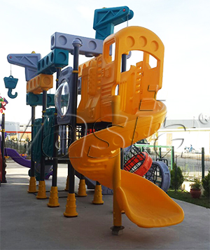 Playground ao ar livre na Turquia