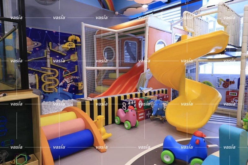 Nosso playground interno recém-instalado na Índia