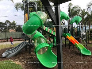Um playground familiar ao ar livre instalado na Austrália