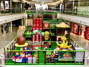 Que tal um parque infantil na entrada do shopping?
