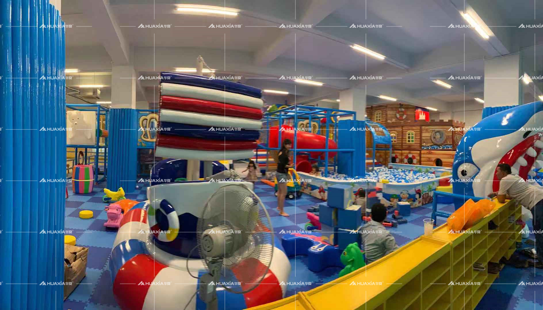 Estojo de playground macio interno estilo Priate no Camboja