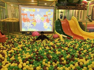 Caso real de pequeno playground interno em Bangladesh