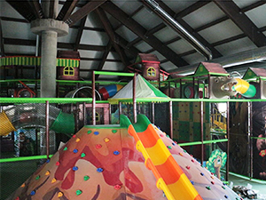 Playground macio coberto na Bósnia e Herzegovina