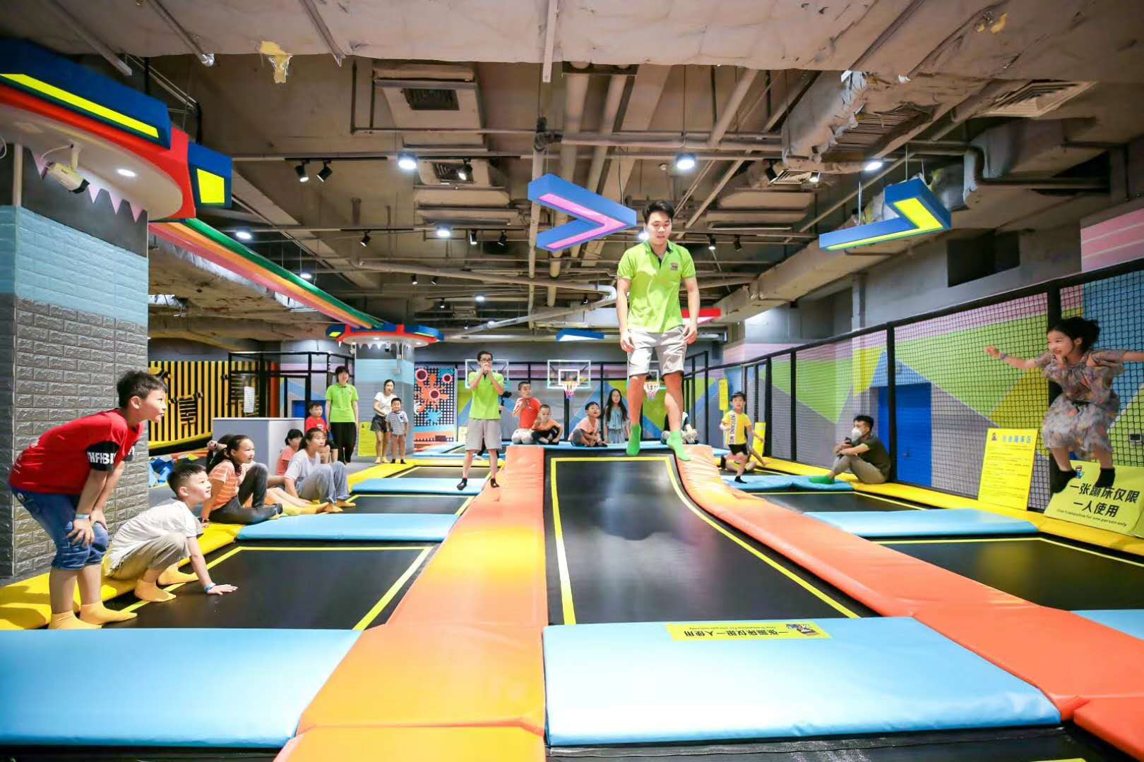 parque de trampolim L06