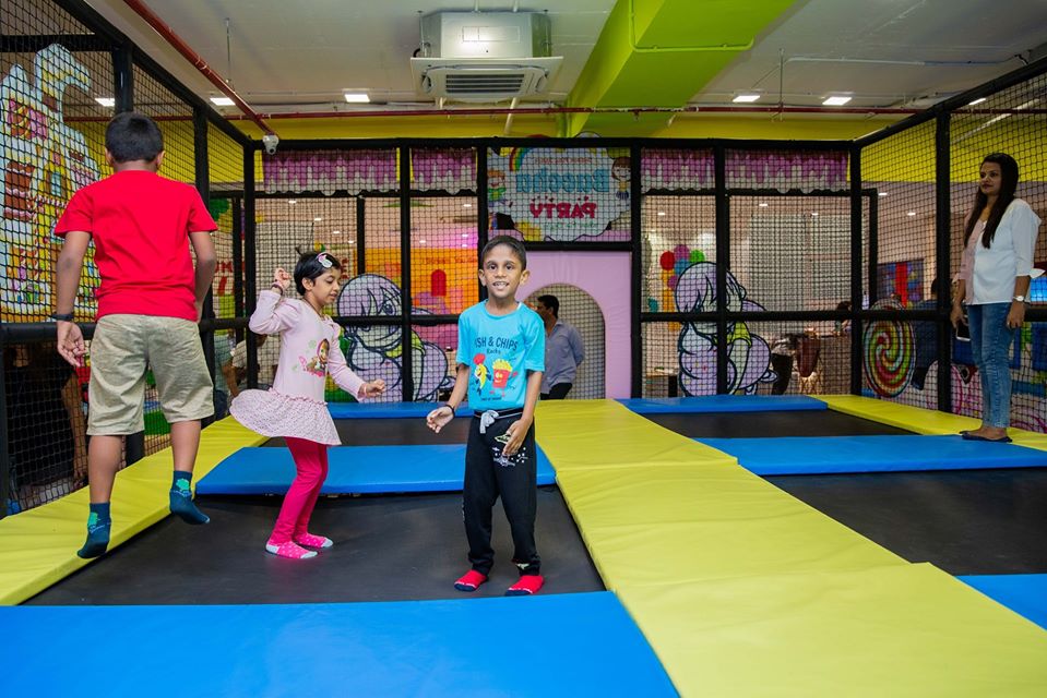 Parque de trampolim infantil personalizado