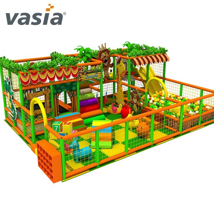 Parque infantil coberto com tema de floresta na selva - Vasia